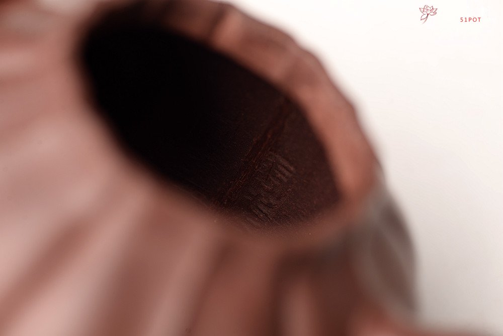 紫砂壶图片：周斌丙申秋全手演绎筋囊器 银台醉客 颇具难度 线条流畅 - 美壶网