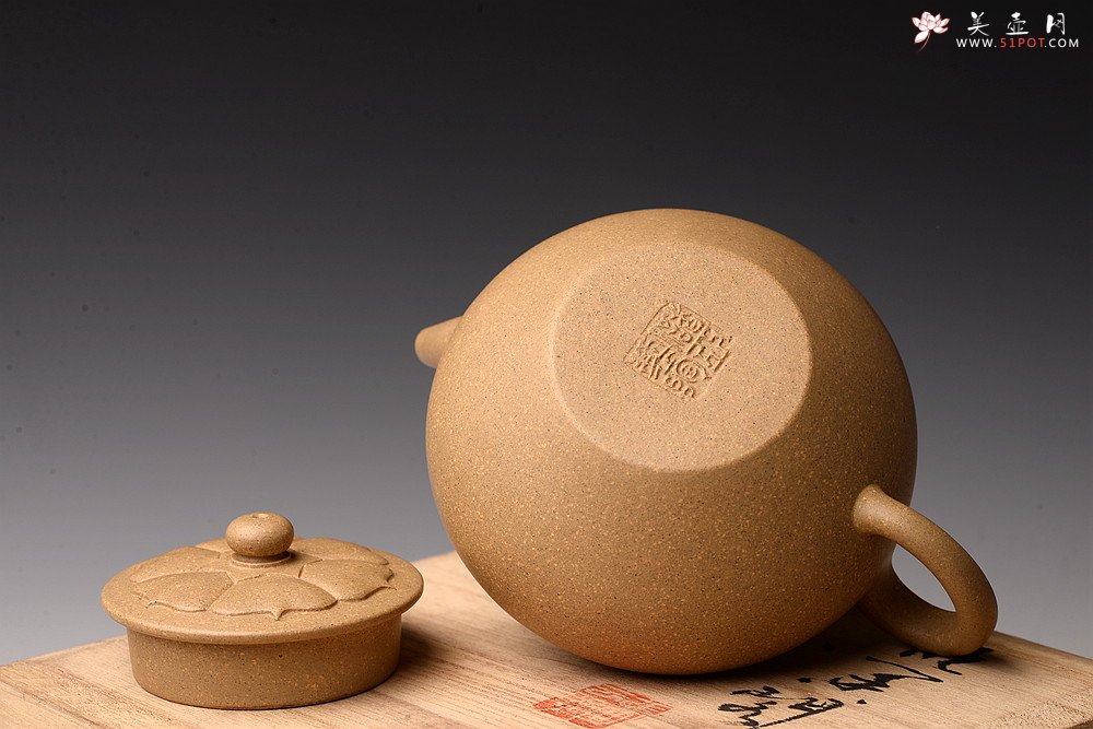 紫砂壶图片：储亚丙申秋全手新作 莲意 盖面花瓣亦全手贴制 大口实用 - 美壶网