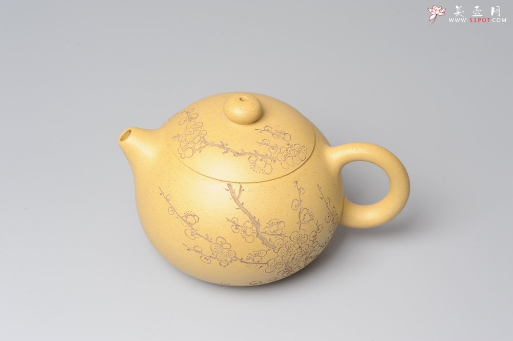 紫砂壶图片：助工袁德波精心装饰梅花 双助工联袂西施壶 - 美壶网