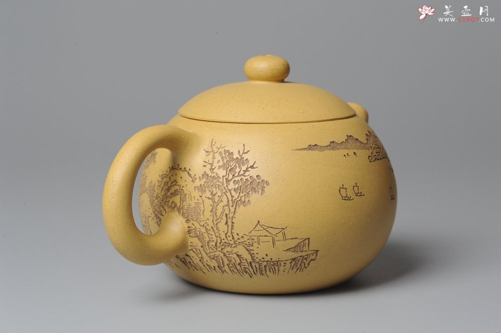 紫砂壶图片：助工袁德波精心装饰通景山水 双助工联袂西施壶 - 美壶网