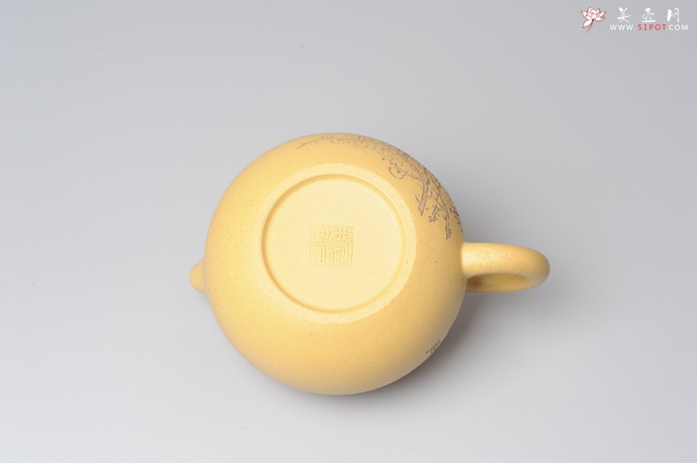 紫砂壶图片：助工袁德波精心装饰梅花 双助工联袂西施壶 - 美壶网