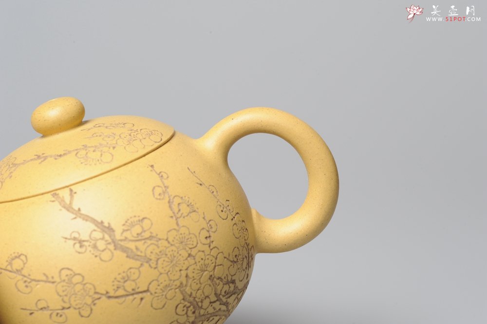 紫砂壶图片：助工袁德波精心装饰梅花 双助工联袂西施壶 - 美壶网