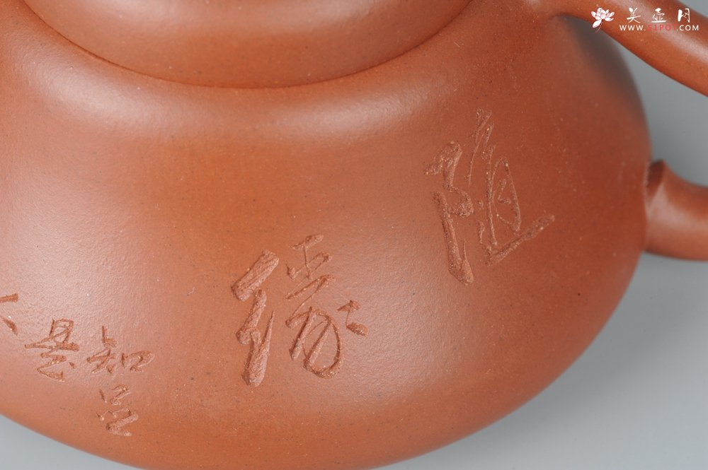 紫砂壶图片：小红泥也是朱泥全手工葫芦 司磊精心装饰 - 美壶网