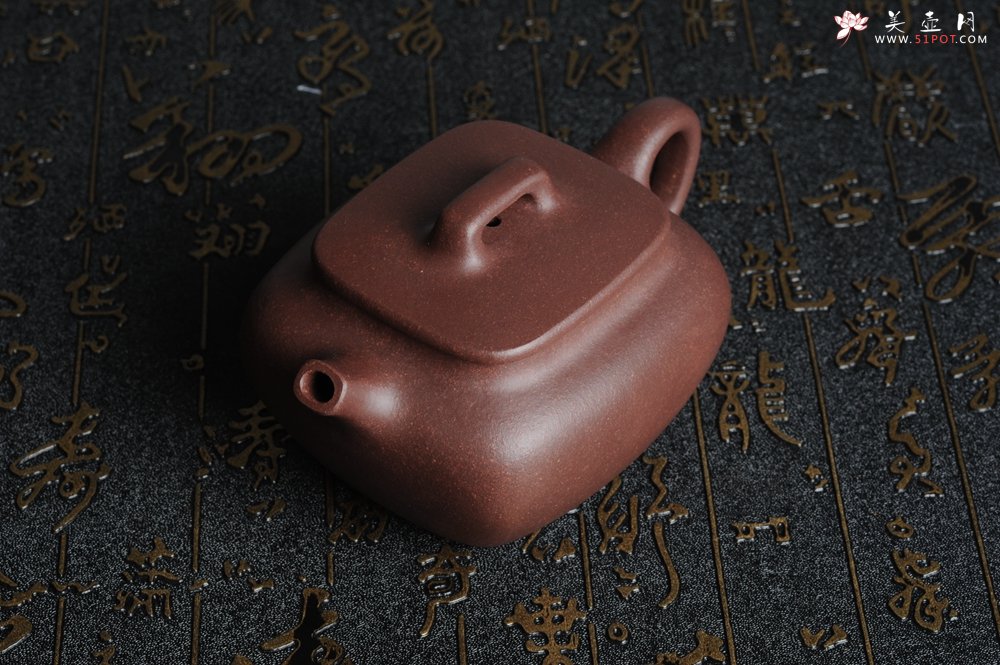 紫砂壶图片：优质紫泥 美壶特惠小四方 泥料油润 一捺底 - 美壶网