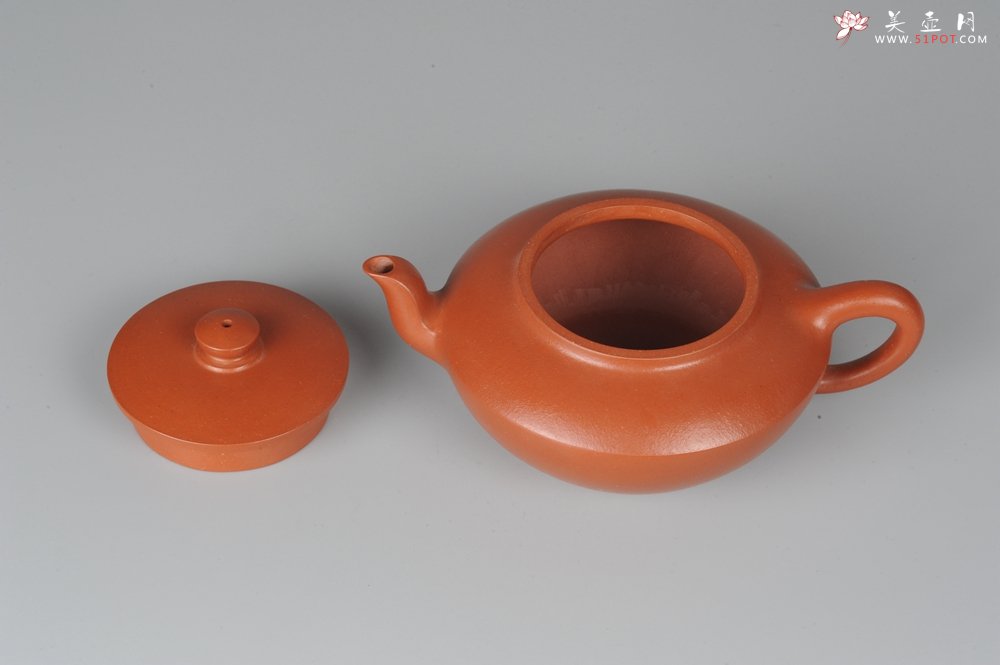 紫砂壶图片：精品朱泥全手工折肩加刹凹成型汉扁 作品老辣 老味十足 - 美壶网