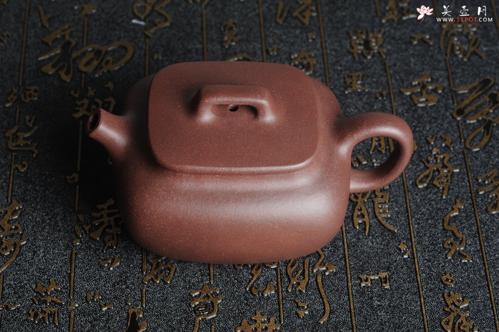 紫砂壶图片：优质紫泥 美壶特惠小四方 泥料油润 一捺底 - 美壶网