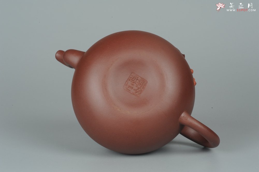 紫砂壶图片：精品花货 事事如意 贴花草莓技艺精湛 - 美壶网