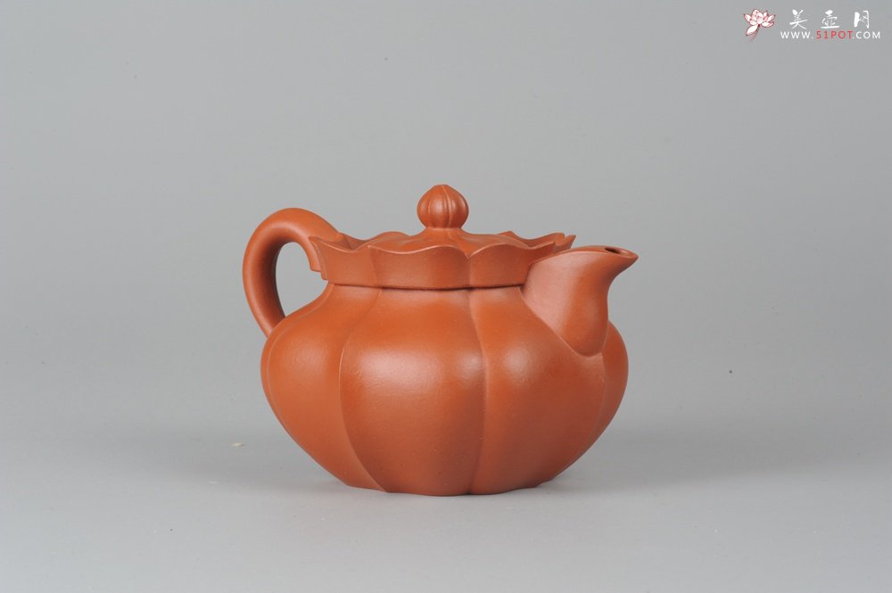 紫砂壶图片：优质小红泥莲花僧帽 线条干净利落 - 美壶网