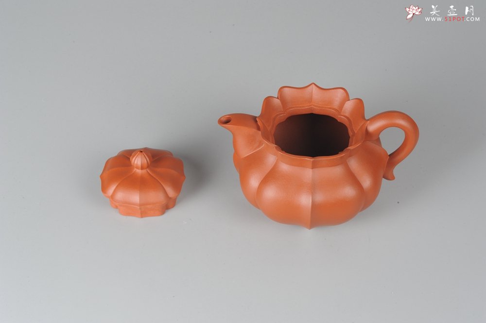 紫砂壶图片：优质小红泥莲花僧帽 线条干净利落 - 美壶网