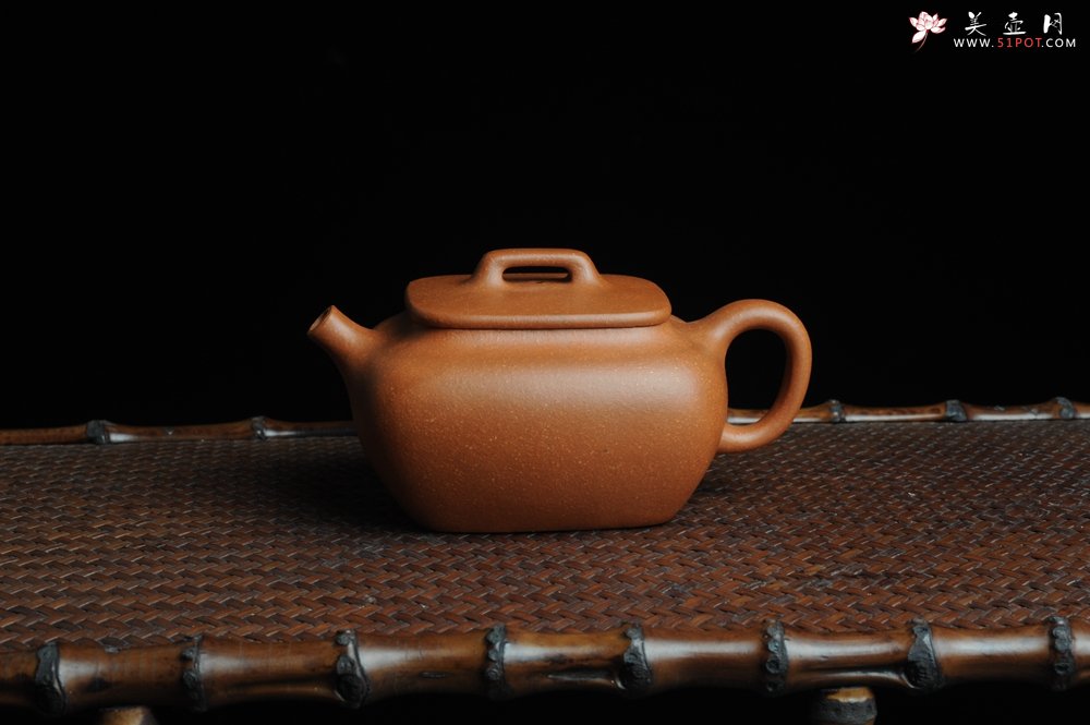 紫砂壶图片：美壶回馈 特惠小四方 一捺底 非常油润的降坡泥 - 美壶网