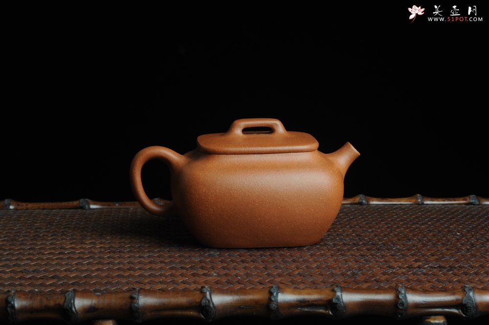 紫砂壶图片：美壶回馈 特惠小四方 一捺底 非常油润的降坡泥 - 美壶网
