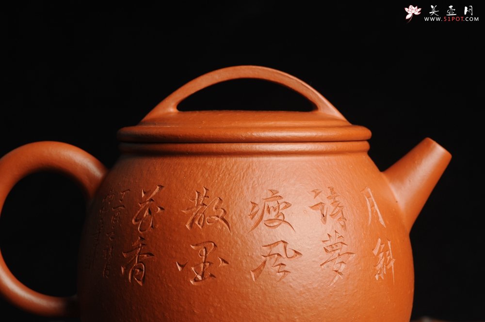 紫砂壶图片：优质赵庄朱泥全手工汉瓦 方健双刀文气装饰悟道罗汉图 - 美壶网