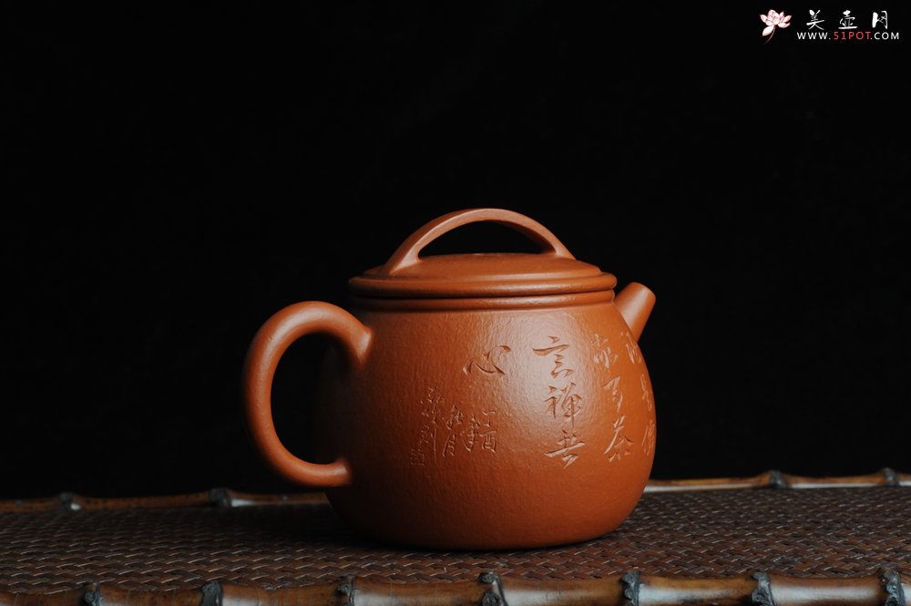 紫砂壶图片：优质赵庄朱泥全手工汉瓦 方健双刀文气装饰静心罗汉图 - 美壶网