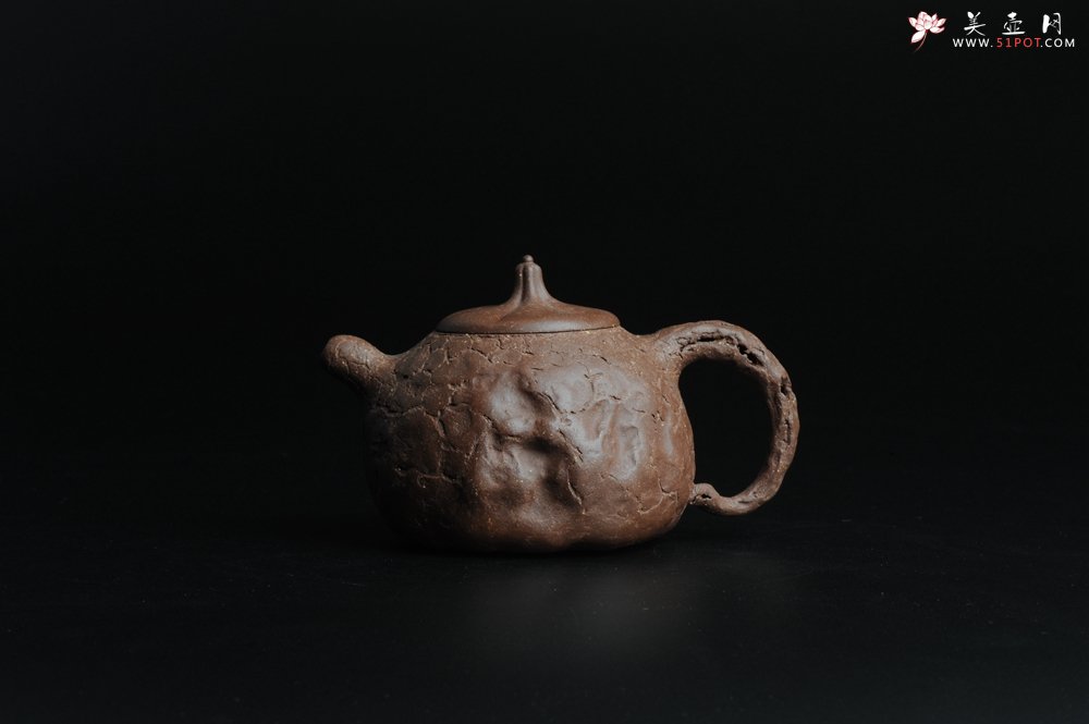 紫砂壶图片：全手工一手壶 瓜蒂龚春壶 小巧可爱 - 美壶网