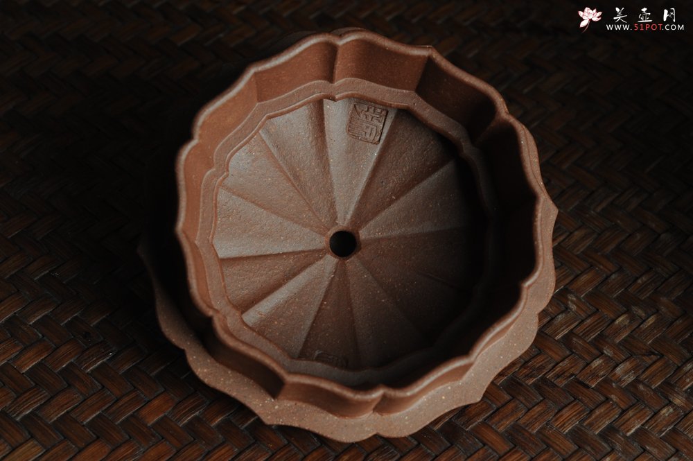 紫砂壶图片：全手工精品合菱 筋囊力作 难度大 - 美壶网