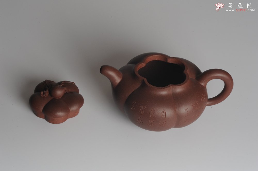 紫砂壶图片：精品全手工上合桃 助工俞霞即兴装饰 - 美壶网