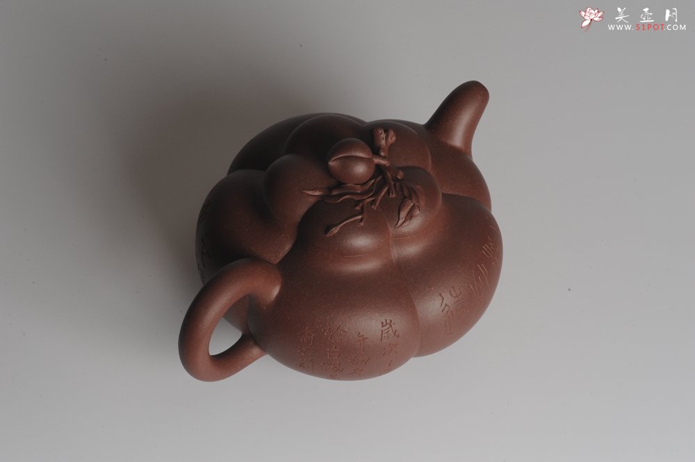 紫砂壶图片：精品全手工上合桃 助工俞霞即兴装饰 - 美壶网