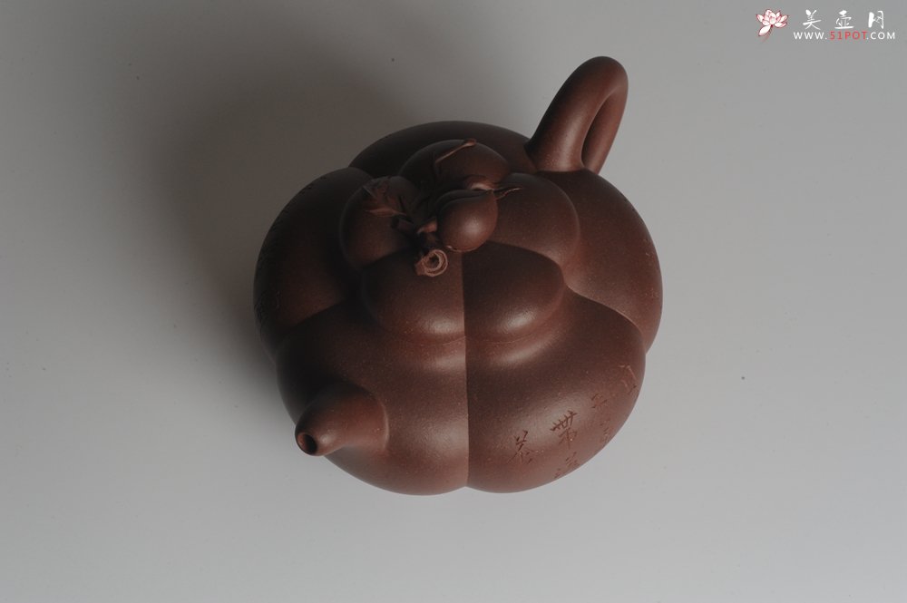 紫砂壶图片：精品全手工上合桃 助工俞霞即兴装饰 - 美壶网