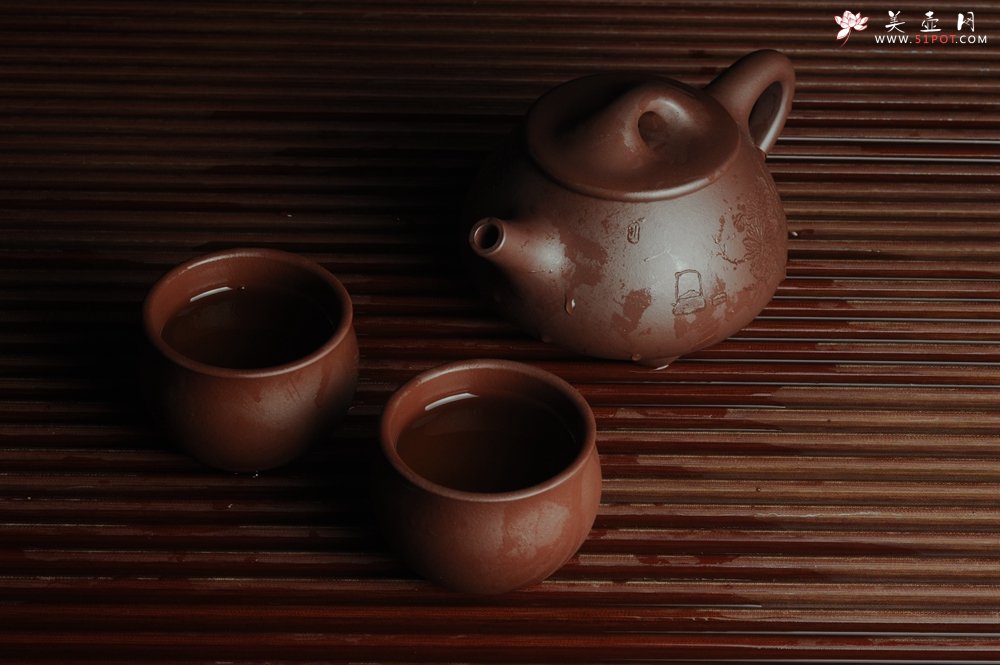 紫砂壶图片：美壶特惠 深丛隐孤芳 经典平盖小石瓢 满瓢（景舟石瓢）装饰菊花 泥料超好高档包装 做工灰常精致 - 美壶网