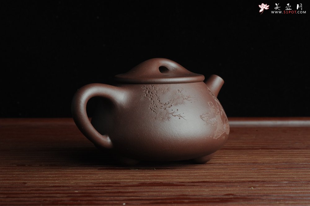 紫砂壶图片：美壶特惠 经典平盖小石瓢 满瓢（景舟石瓢）方健双刀即兴装饰松下高士煮茶图 泥料超好 做工灰常精致 - 美壶网