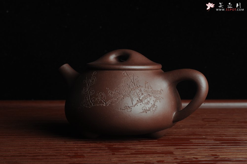 紫砂壶图片：美壶特惠 经典平盖小石瓢 满瓢（景舟石瓢）装饰梅花 泥料超好高档包装一壶二杯 做工灰常精致 - 美壶网