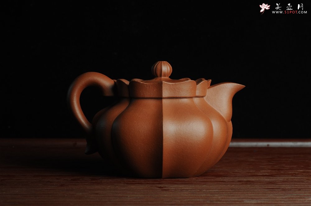 紫砂壶图片：优质清水泥精品莲花僧帽 难度大 线条干净利落 - 美壶网