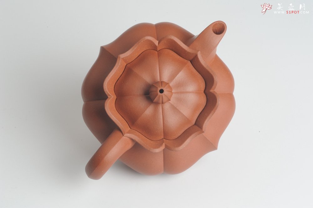 紫砂壶图片：优质清水泥精品莲花僧帽 难度大 线条干净利落 - 美壶网