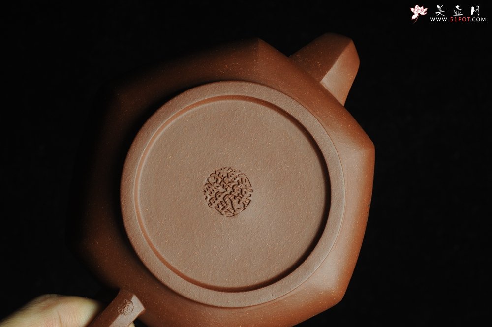 紫砂壶图片：美壶特惠 六方龙樽 刻绘山水 浑厚大气 - 美壶网