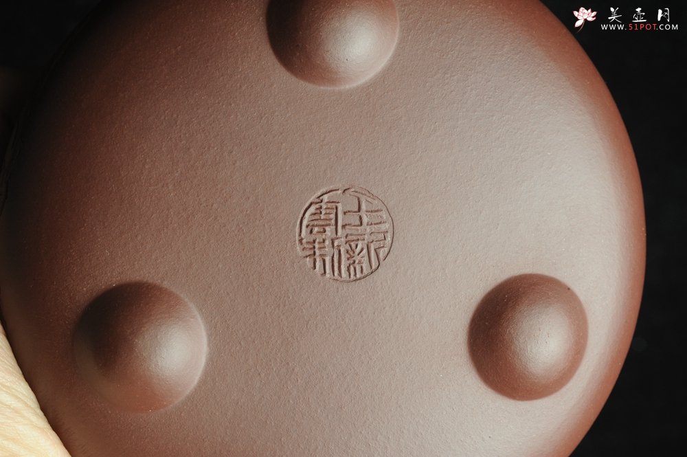 紫砂壶图片：贺岁新品 优质紫茄泥全手工高士煮茶图 闲饮一壶清风 文气满瓢 - 美壶网