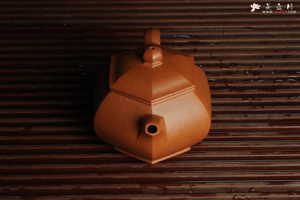 紫砂壶图片：张海莊突破之作 全手工六方宫灯 粗砂朱泥收缩大 成型难 朱砂金砂隐现 - 美壶网