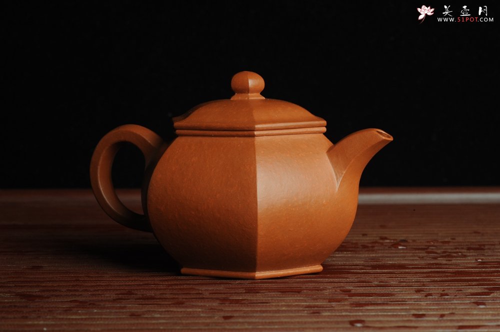 紫砂壶图片：张海莊突破之作 全手工六方宫灯 粗砂朱泥收缩大 成型难 朱砂金砂隐现 - 美壶网