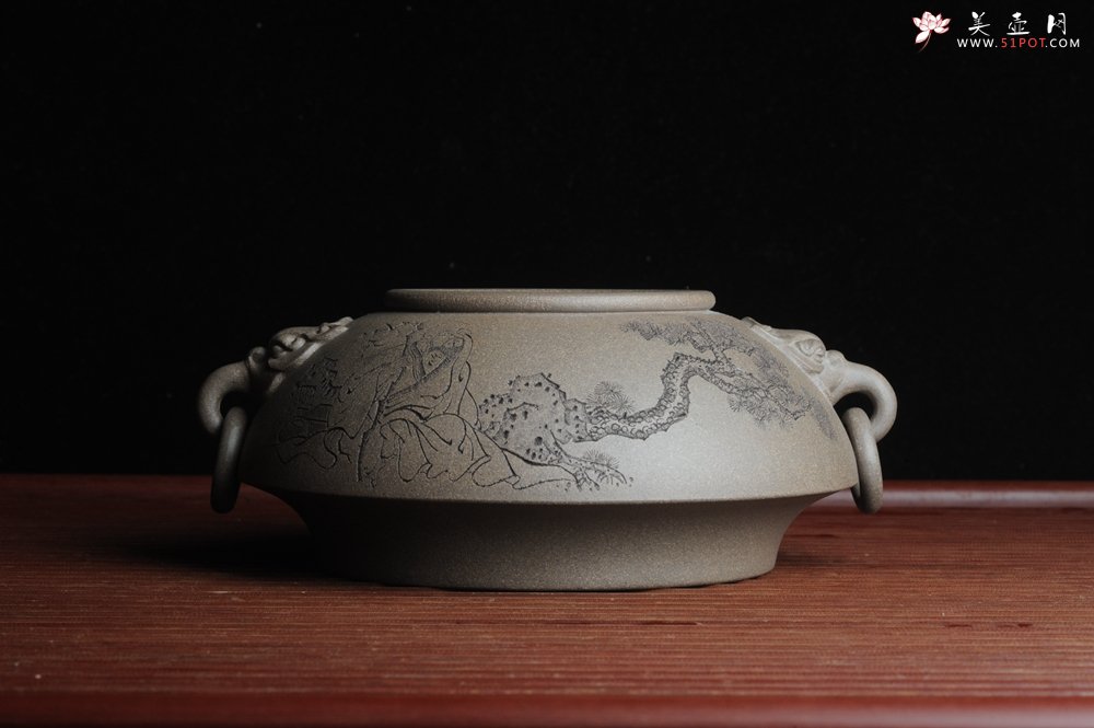 紫砂壶图片：精品特惠 老青段精品瑞兽双耳罐 茶仓 茶叶罐 水洗 烟灰缸 多用 子陶刻老人松 不输名、家 - 美壶网