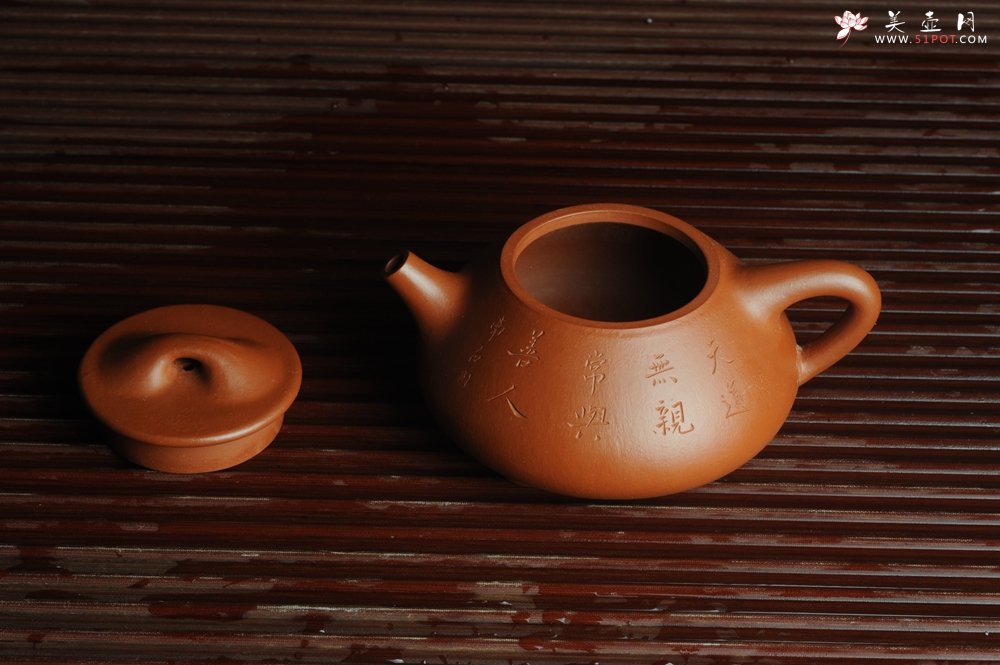 紫砂壶图片：优质朱泥全手工刻竹石瓢 天道无亲常与善人 - 美壶网
