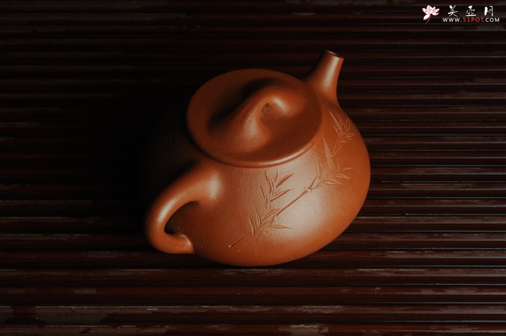 紫砂壶图片：优质朱泥全手工刻竹石瓢 天道无亲常与善人 - 美壶网