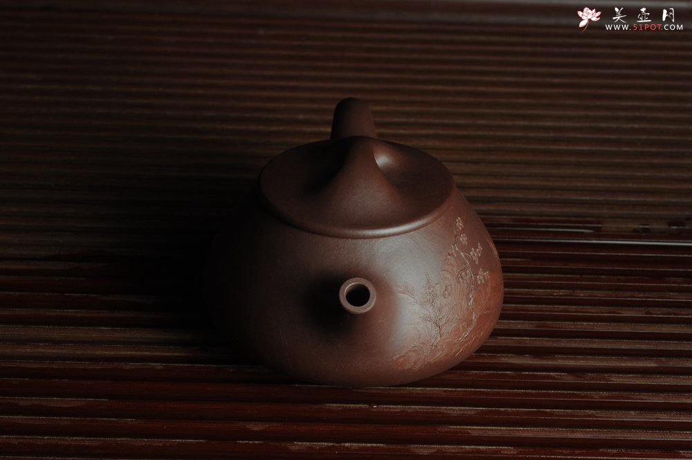紫砂壶图片：美壶特惠 经典平盖小石瓢 满瓢（景舟石瓢）泥绘山水 江清月近人 单色泥绘更显功力 - 美壶网