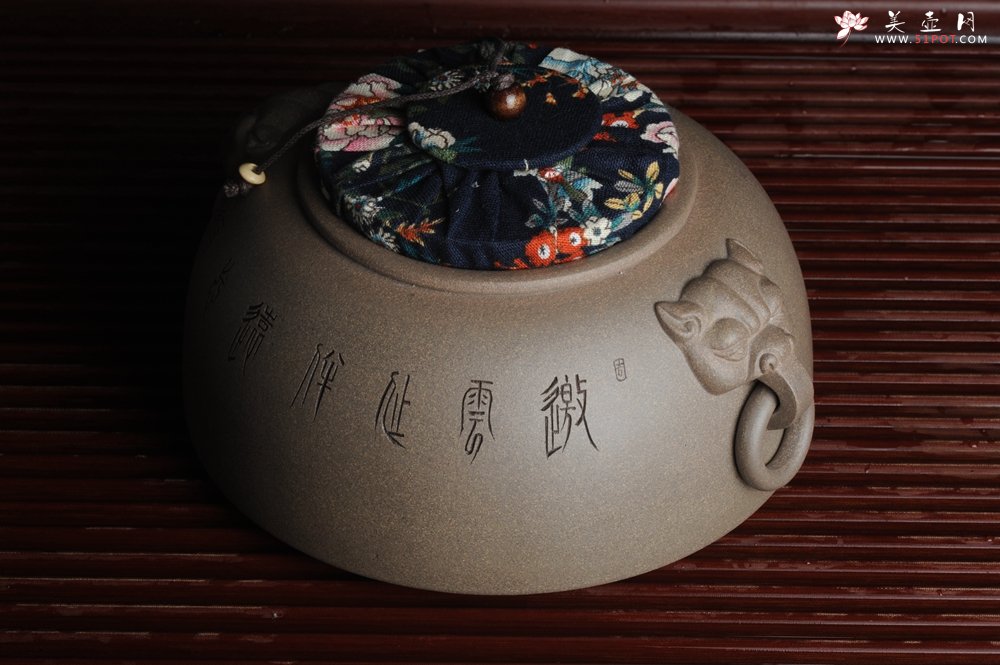 紫砂壶图片：老青段精品瑞兽双耳罐 茶仓 水洗 烟灰缸 多用 子陶刻达摩伏虎图 不输名、家 - 美壶网