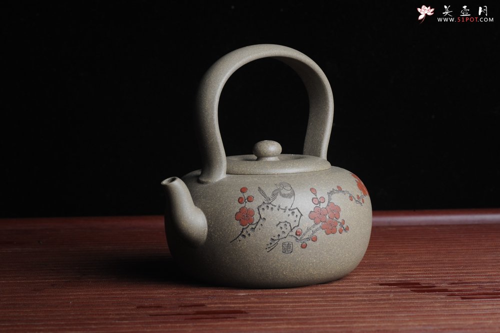 紫砂壶图片：美壶特惠 老青段 精工慧泉提梁 子陶刻铁骨寒梅鸟 - 美壶网