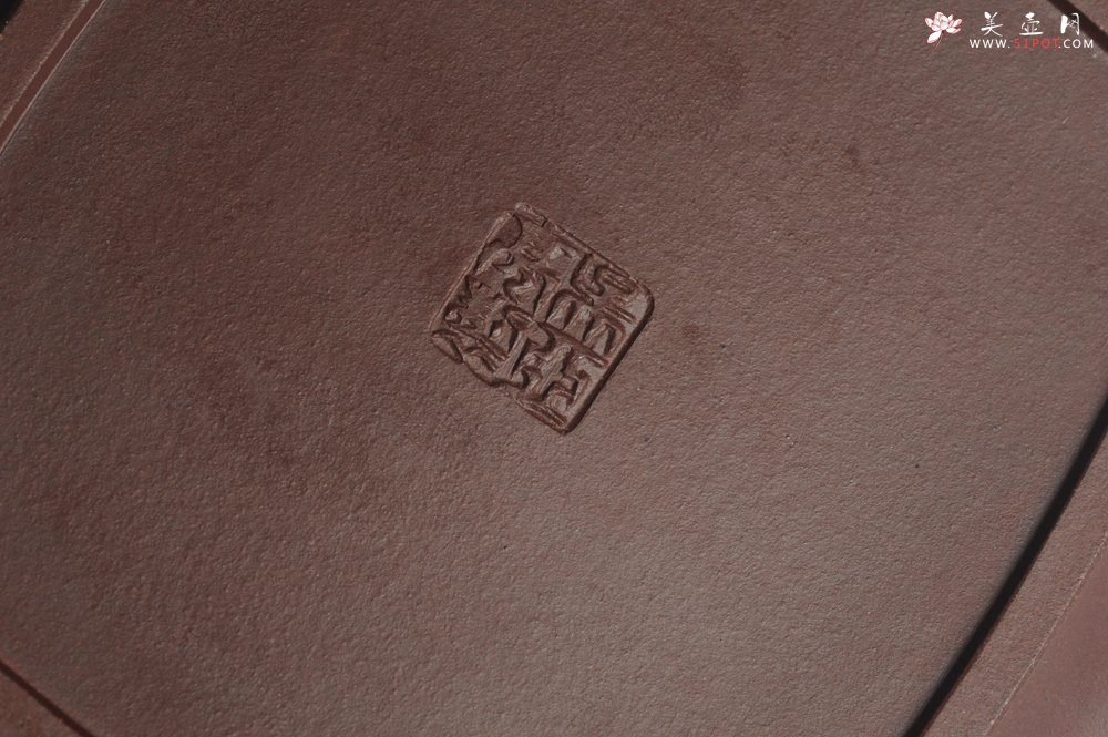 紫砂壶图片：原创精致全手工四方吉玉壶 难度大线条流畅 - 美壶网