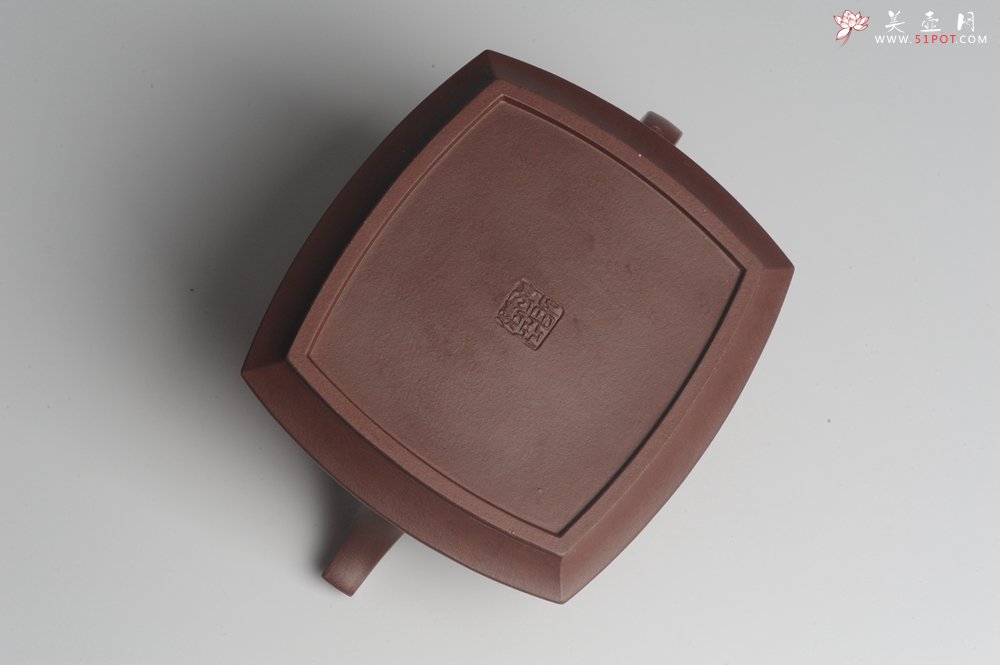 紫砂壶图片：原创精致全手工四方吉玉壶 难度大线条流畅 - 美壶网