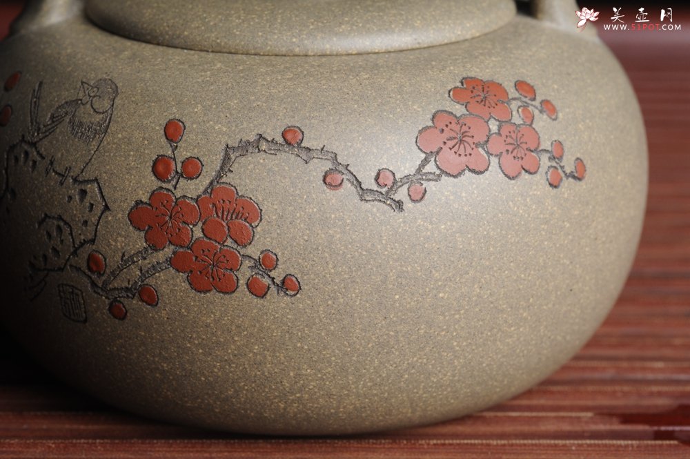 紫砂壶图片：美壶特惠 老青段 精工慧泉提梁 子陶刻铁骨寒梅鸟 - 美壶网