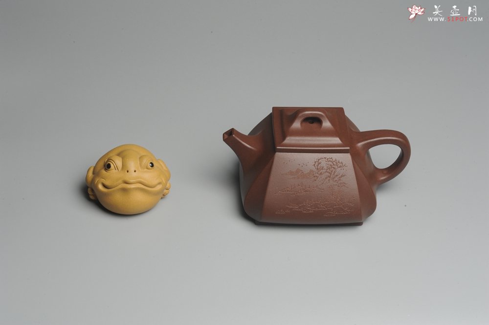 紫砂壶图片：美壶特惠 用心之作 进步之作 细节到位 做工精良 方健老师精心装饰山水抽角石瓢 只为看得见的朋友精工 - 美壶网