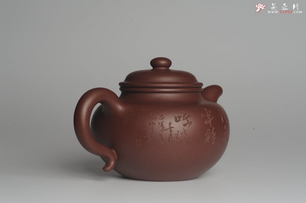 紫砂壶图片：强强联合 实力派杨老师全手工大亨莲子 方健老师即兴装饰 一甄清气半静吟 古韵悠悠 气势非凡 深得老味 - 美壶网