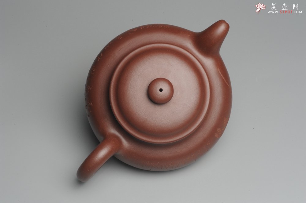 紫砂壶图片：【预定】难度超大 实力派杨老师全手工大亨仿古 大品650cc气势非凡 古韵悠悠  深得老味 - 美壶网