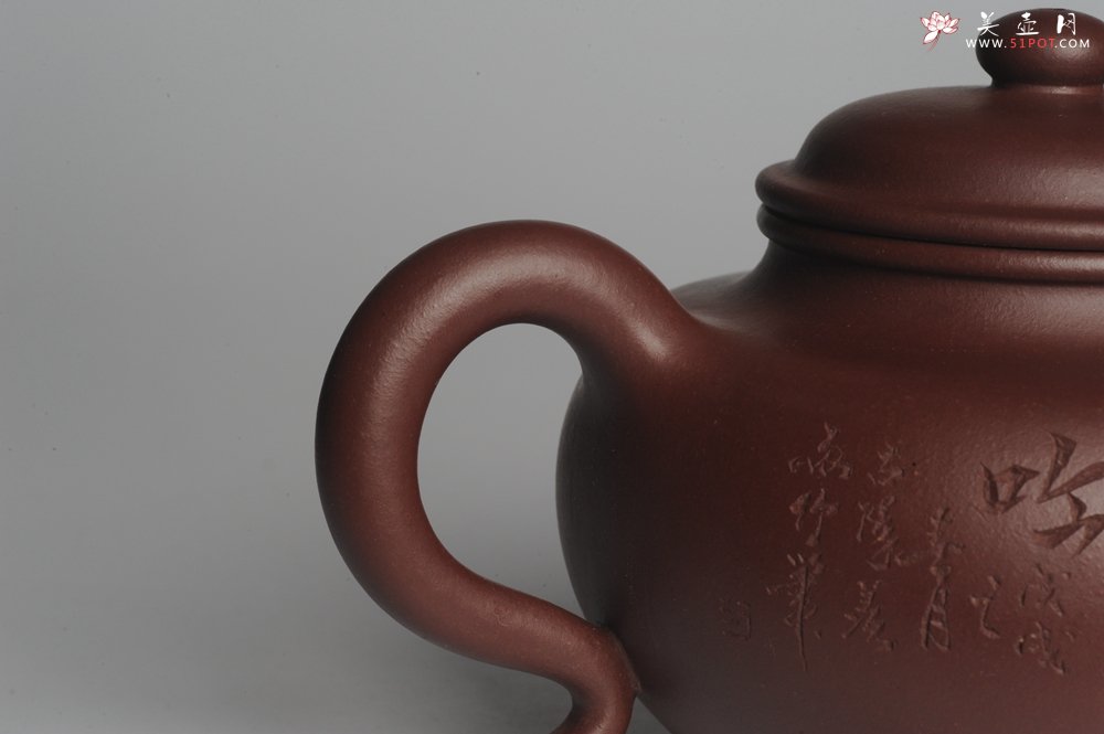 紫砂壶图片：强强联合 实力派杨老师全手工大亨莲子 方健老师即兴装饰 一甄清气半静吟 古韵悠悠 气势非凡 深得老味 - 美壶网