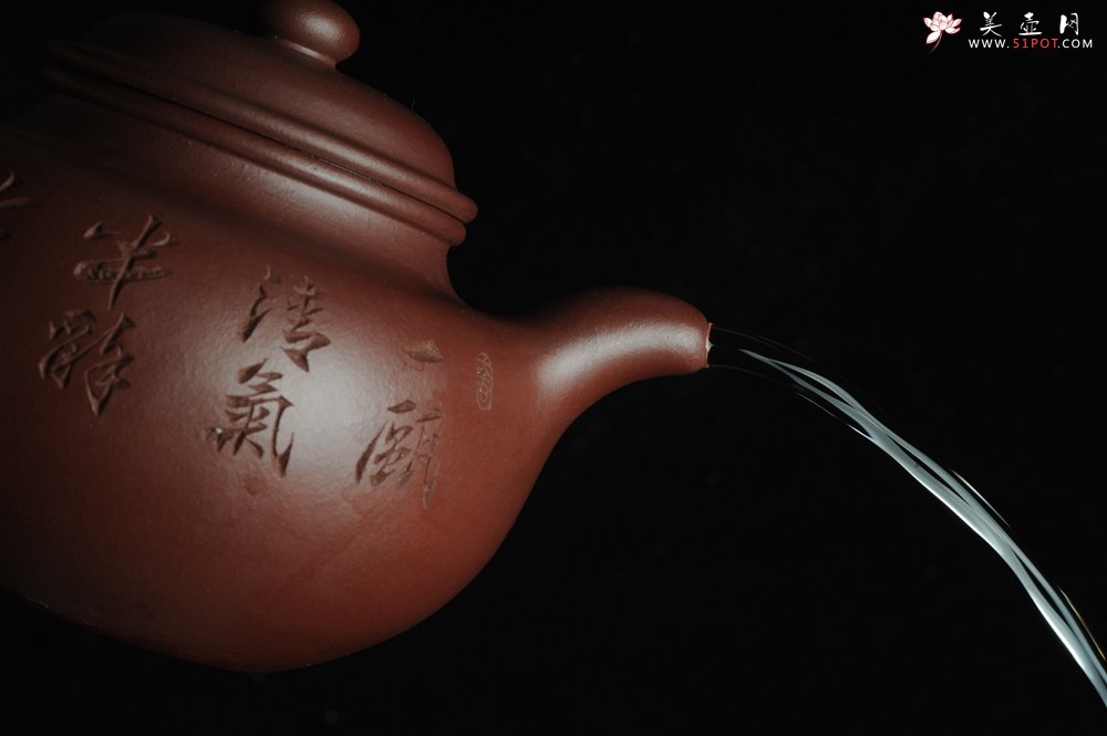 紫砂壶图片：强强联合 实力派杨老师全手工大亨莲子 方健老师即兴装饰 一甄清气半静吟 古韵悠悠 气势非凡 深得老味 - 美壶网