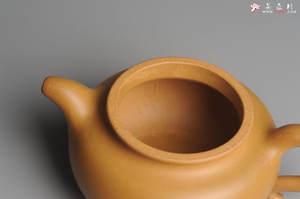紫砂壶图片：灰常油润黄金段泥 全手工大亨仿古 古韵悠悠  - 美壶网
