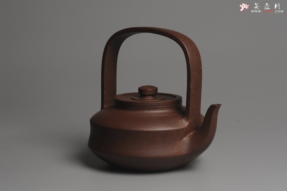 紫砂壶图片：进步明显 扛鼎之作 全美品 难度大刹凹单片折肩拍打成型全手工提壁壶 且玩且珍惜 - 美壶网