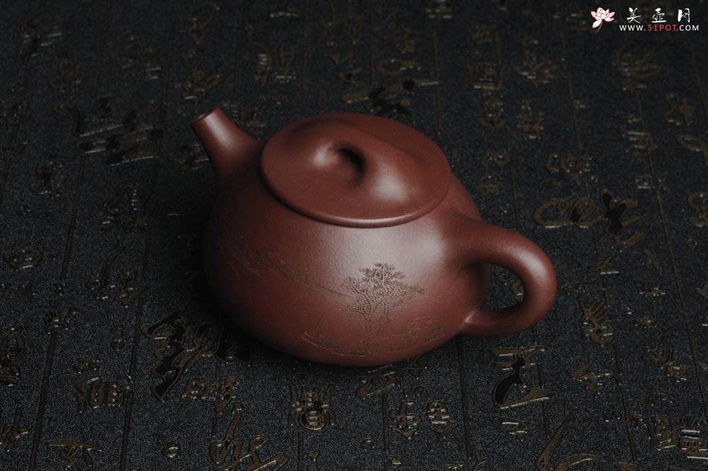 紫砂壶图片：美壶特惠 经典平盖小石瓢 满瓢（景舟石瓢）子木刻绘山水 - 美壶网