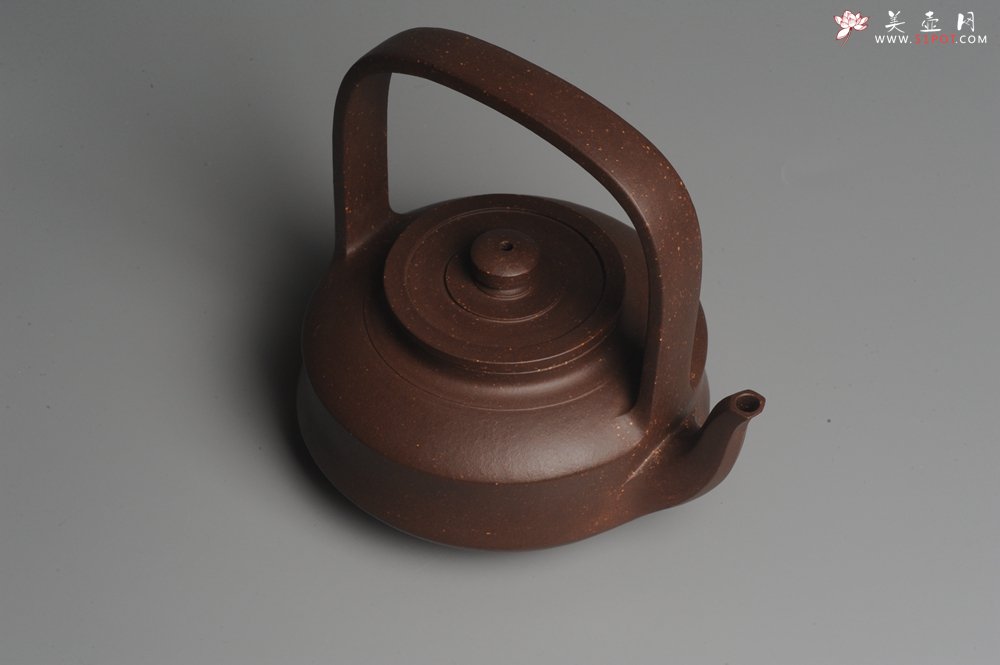 紫砂壶图片：进步明显 扛鼎之作 全美品 难度大刹凹单片折肩拍打成型全手工提壁壶 且玩且珍惜 - 美壶网