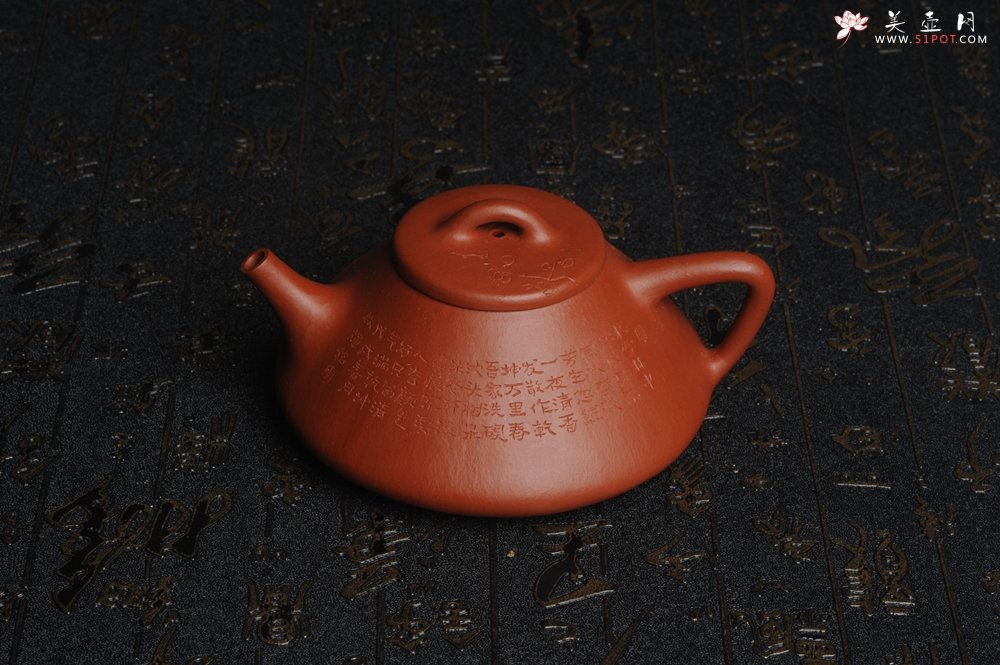 紫砂壶图片：朱泥全手工刻梅花子冶石瓢 - 美壶网